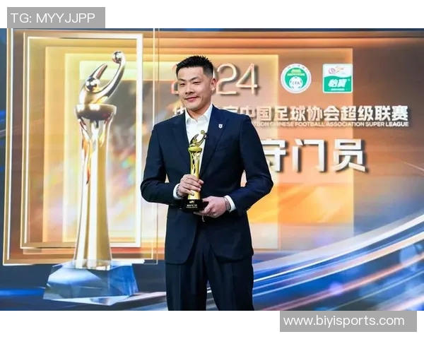 王大雷36岁庆祝里程碑荣获两件中国顶级联赛出场数纪念球衣