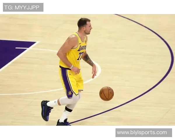 艾顿谈东契奇与里夫斯的球风对比认为前者似保罗后者如布克