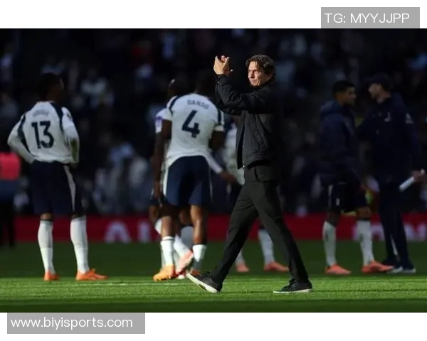 姆伯莫荣膺曼联对热刺比赛最佳球员引发球迷热议 姆伯莫荣膺曼联对热刺比赛最佳球员引发球迷热议