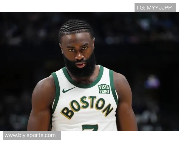 杰伦布朗半场表现平平7投3中三分命中率高但仅得8分助力球队需更努力