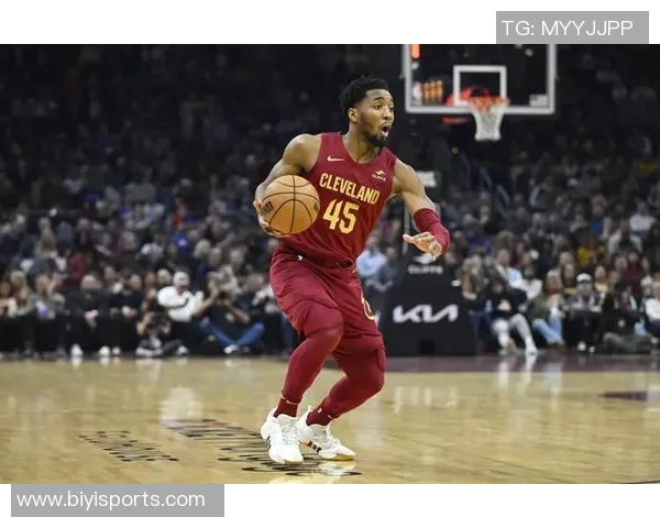 米切尔首节表现平平9分钟仅得5分3助后程发力成关键