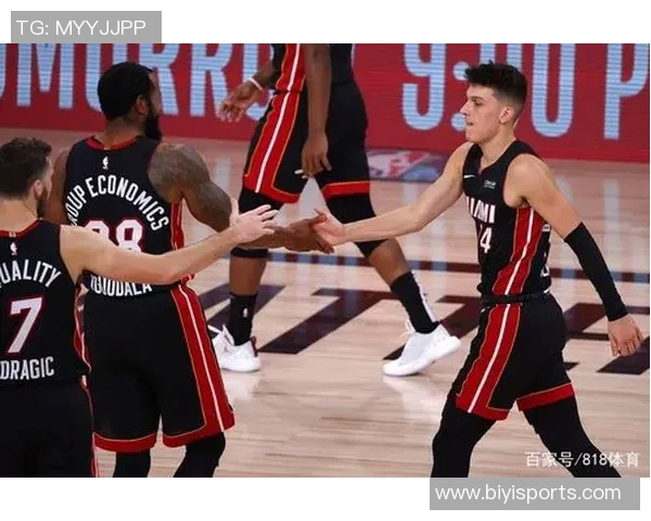 热火队友团建活动希罗分享游艇出海欢乐瞬间